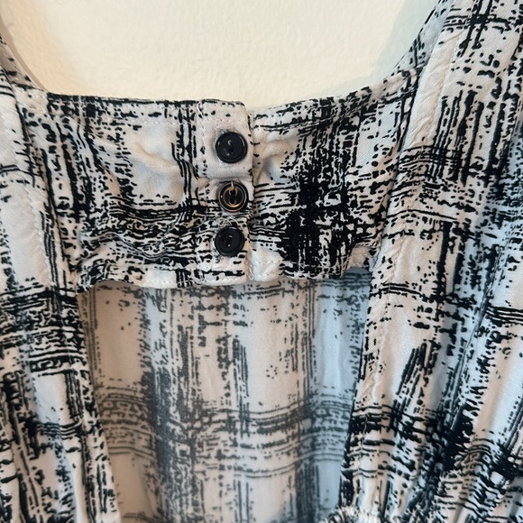 Patterned Romper with Pockets - Picture 3 of 6